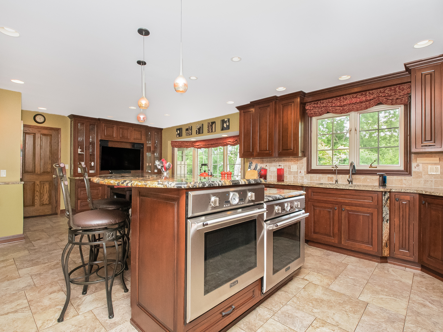 41W586 Golden Oaks Lane