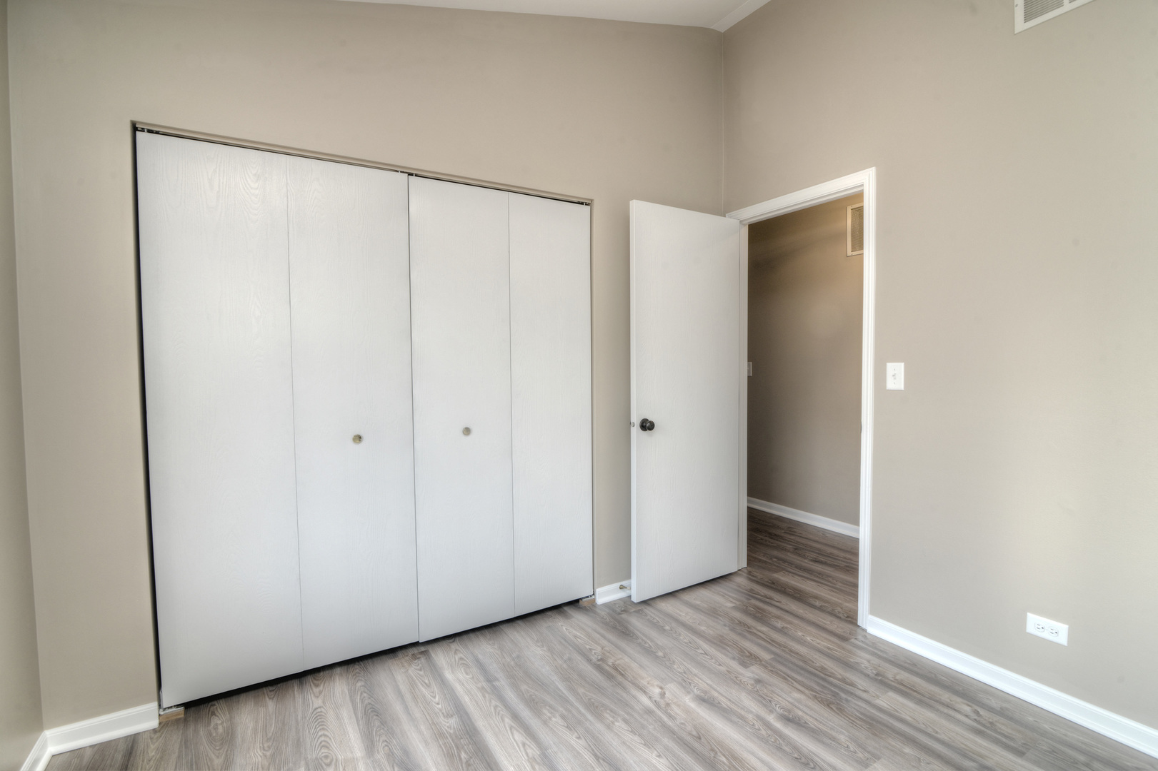690 FIELDCREST Drive Unit: C