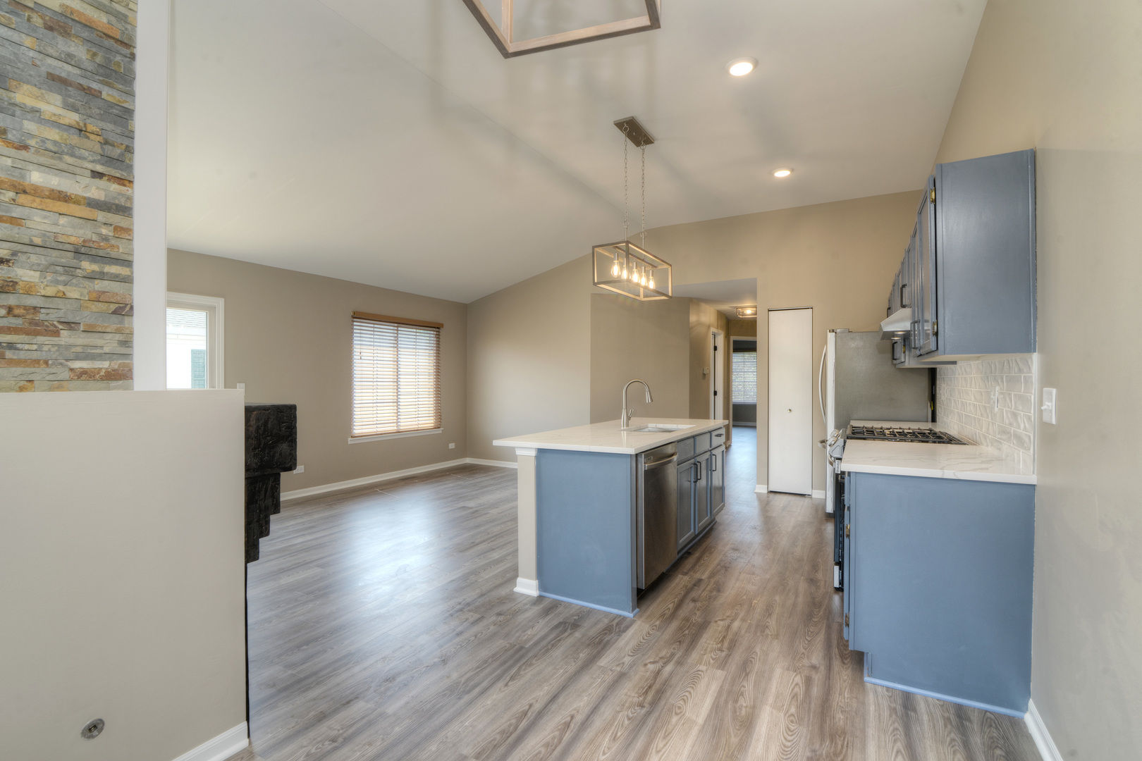 690 FIELDCREST Drive Unit: C