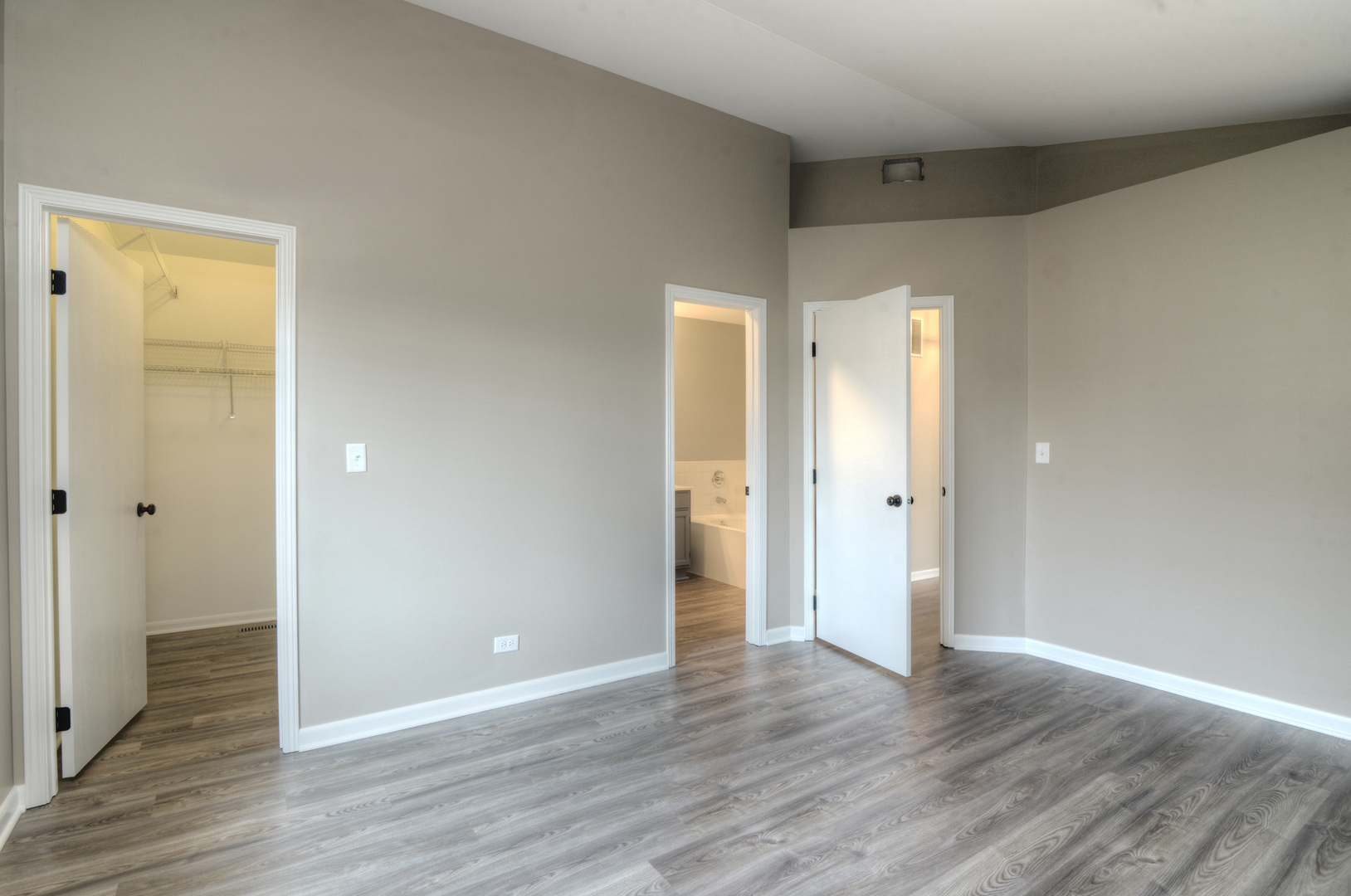 690 FIELDCREST Drive Unit: C