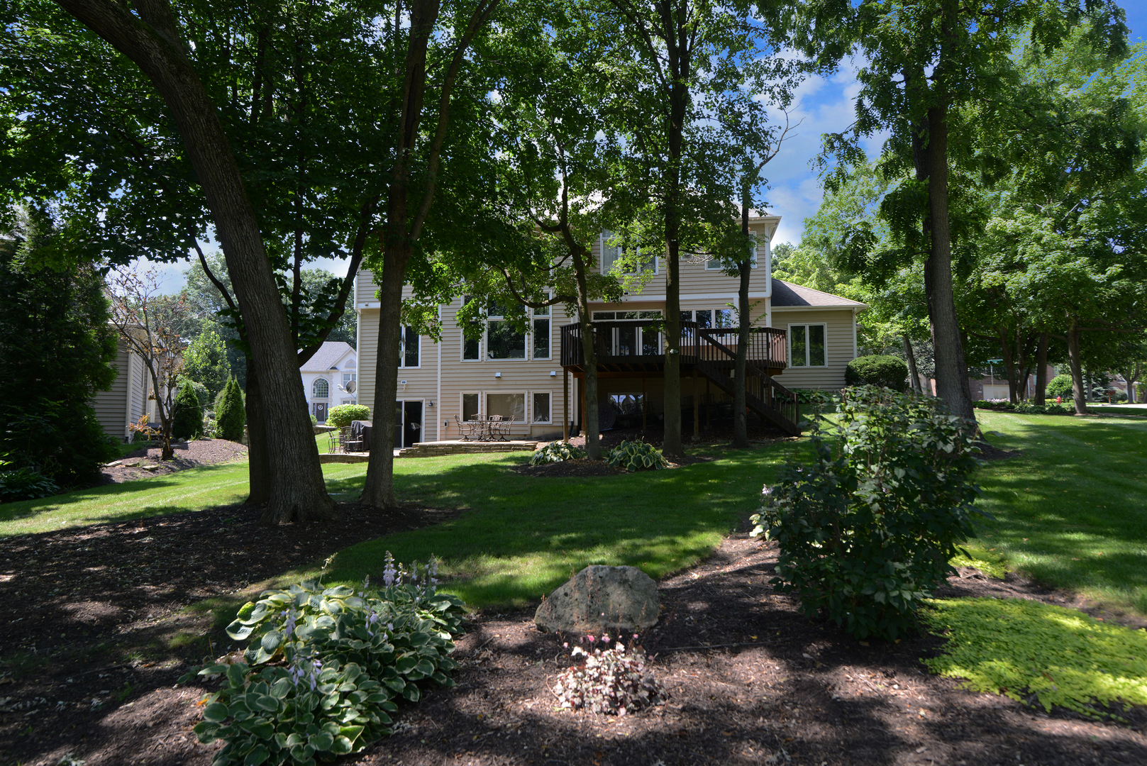 2002 KING EDWARD Avenue