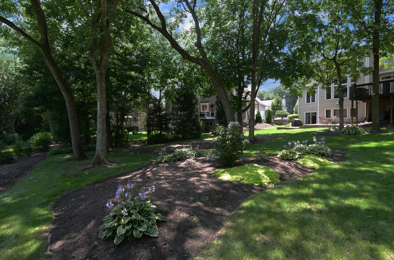 2002 KING EDWARD Avenue
