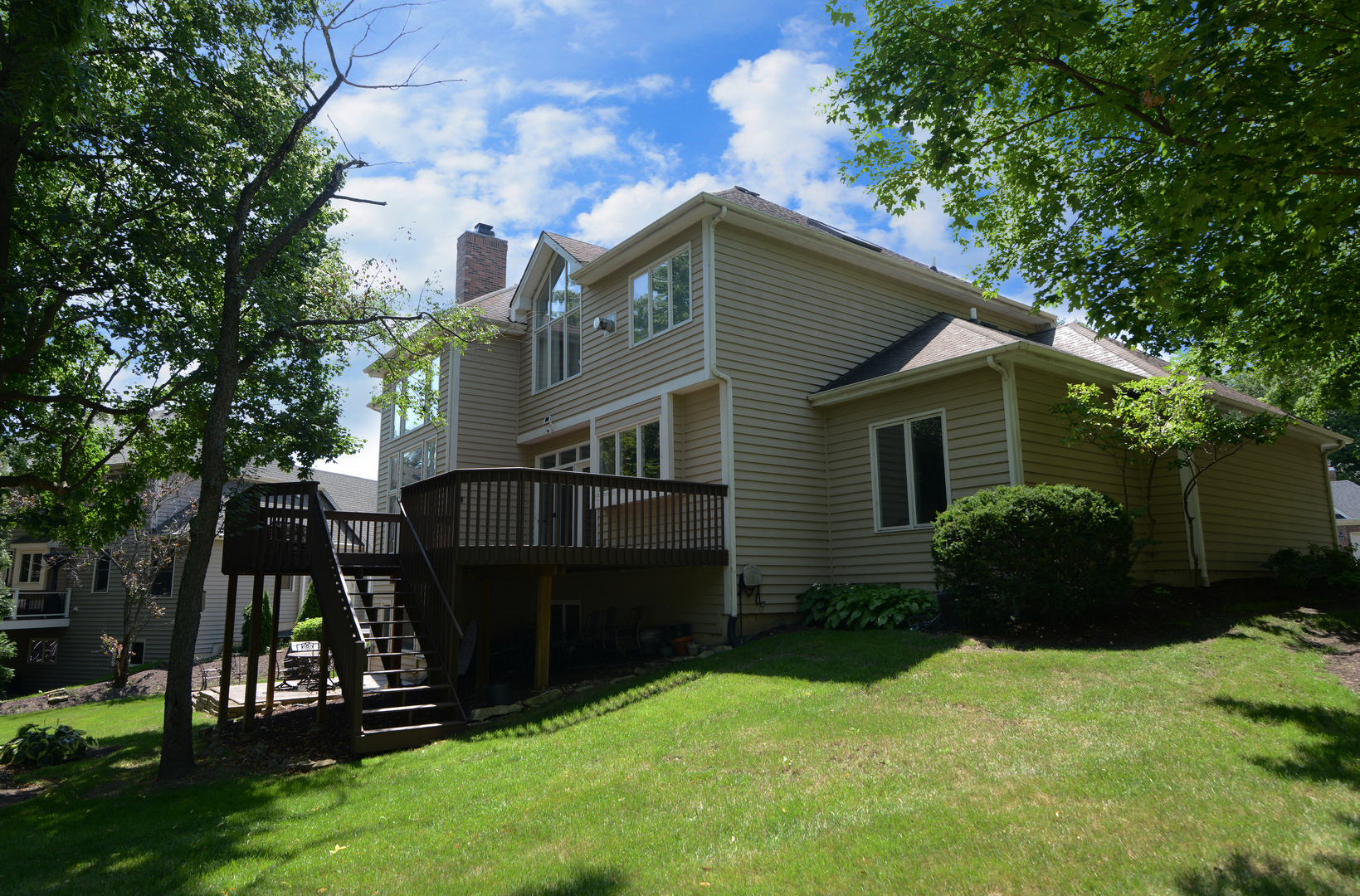 2002 KING EDWARD Avenue