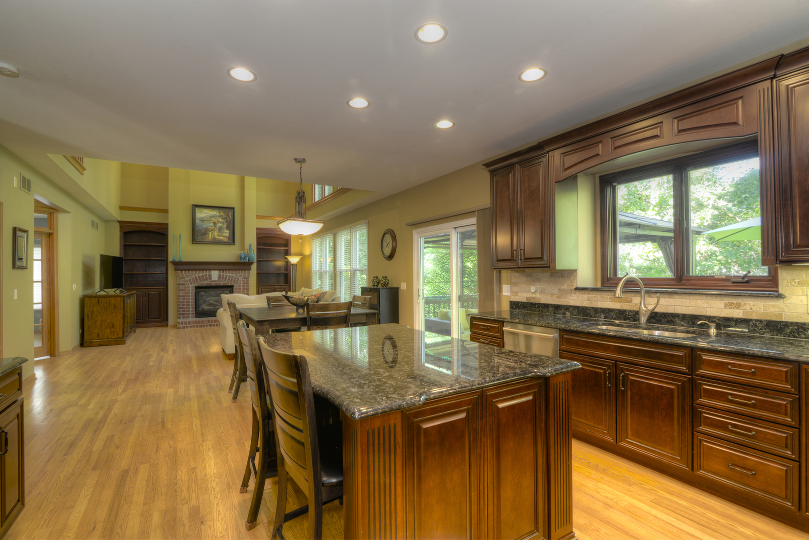 3706 Queen Elizabeth Court