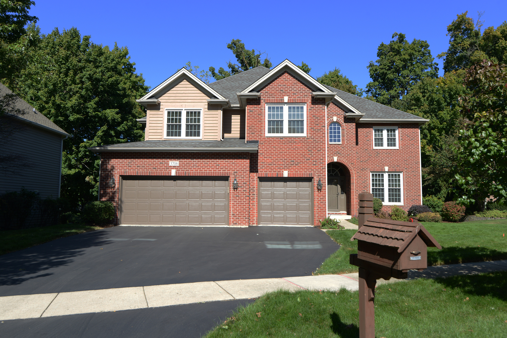 3706 Queen Elizabeth Court