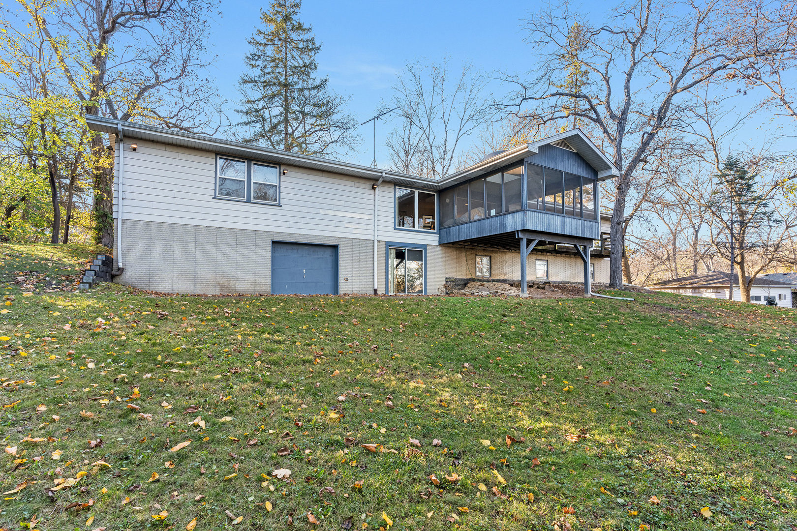 1041 Woodcliff Drive