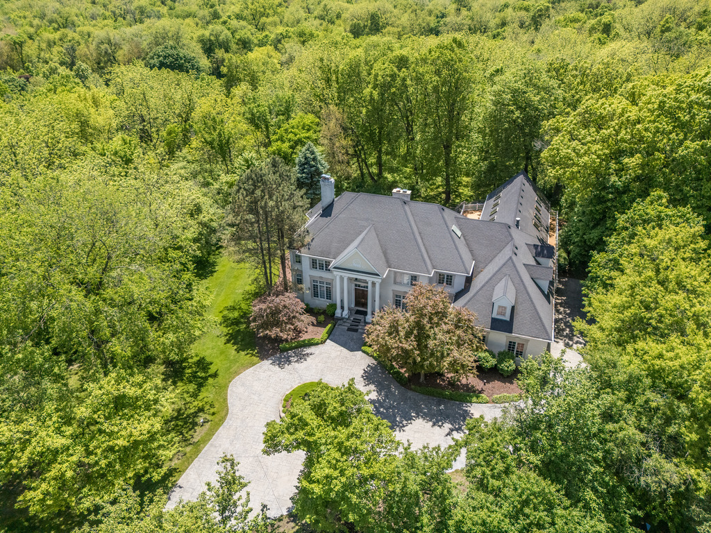 4N680 WARE WOODS Drive