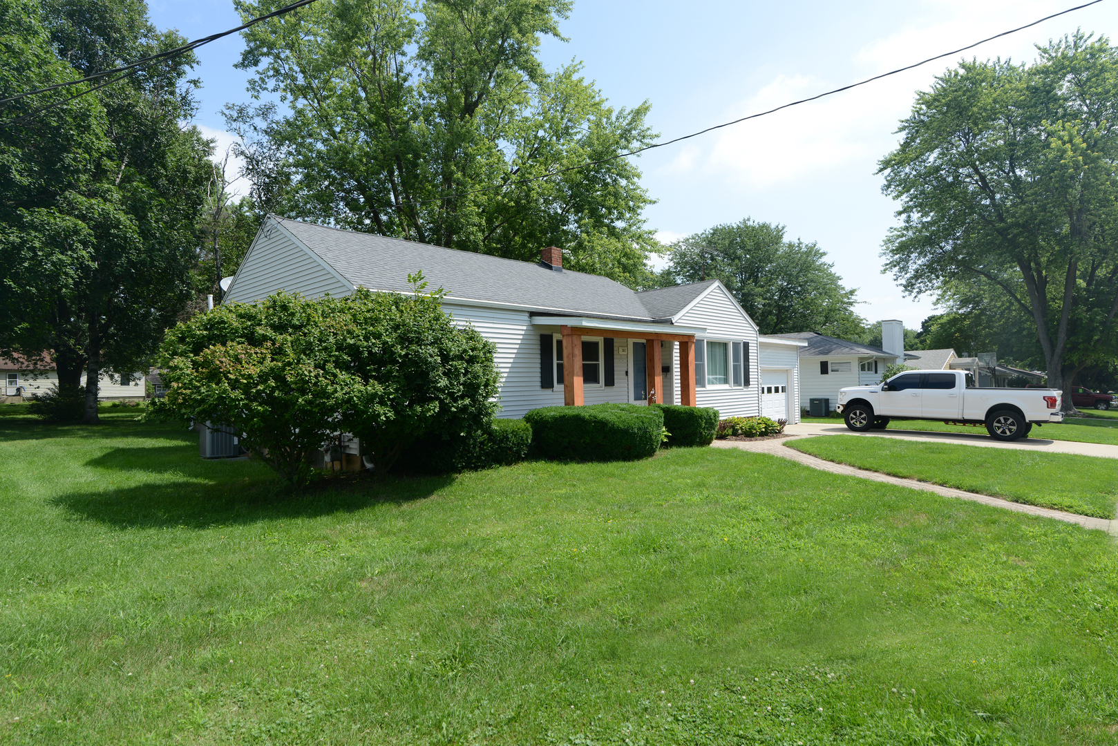 385 E Lincoln Street