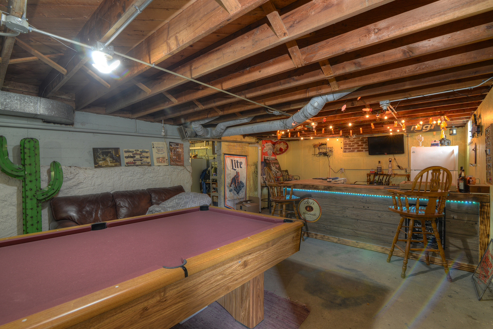 385 E Lincoln Street