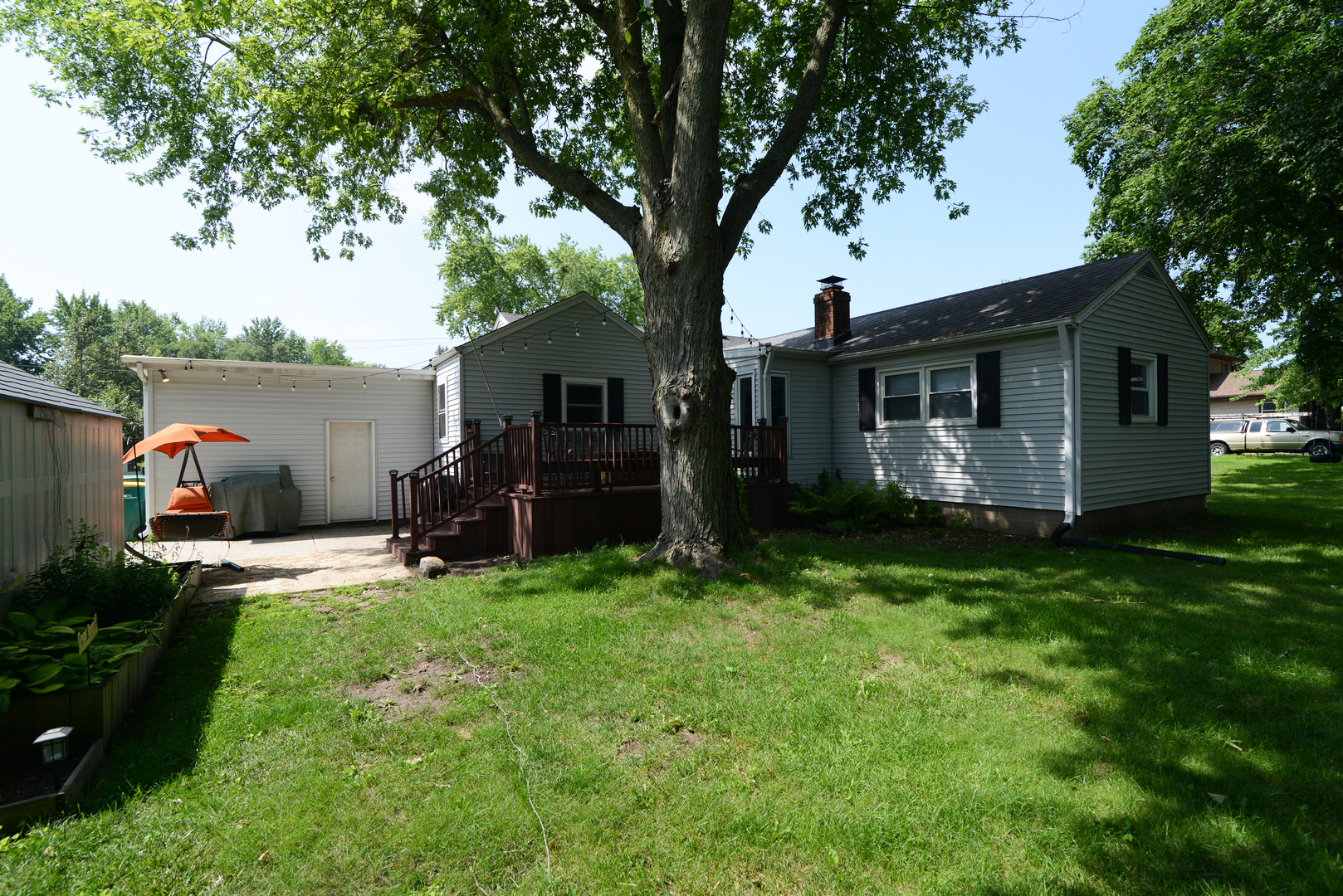 385 E Lincoln Street