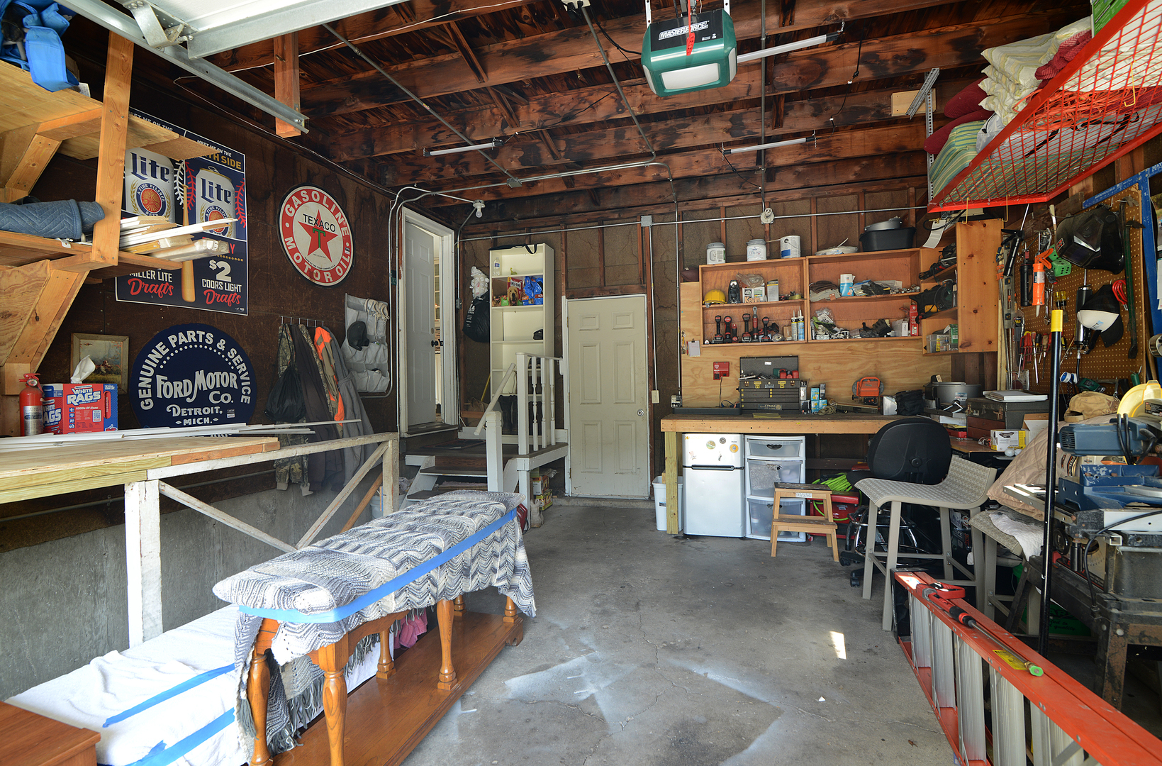 385 E Lincoln Street