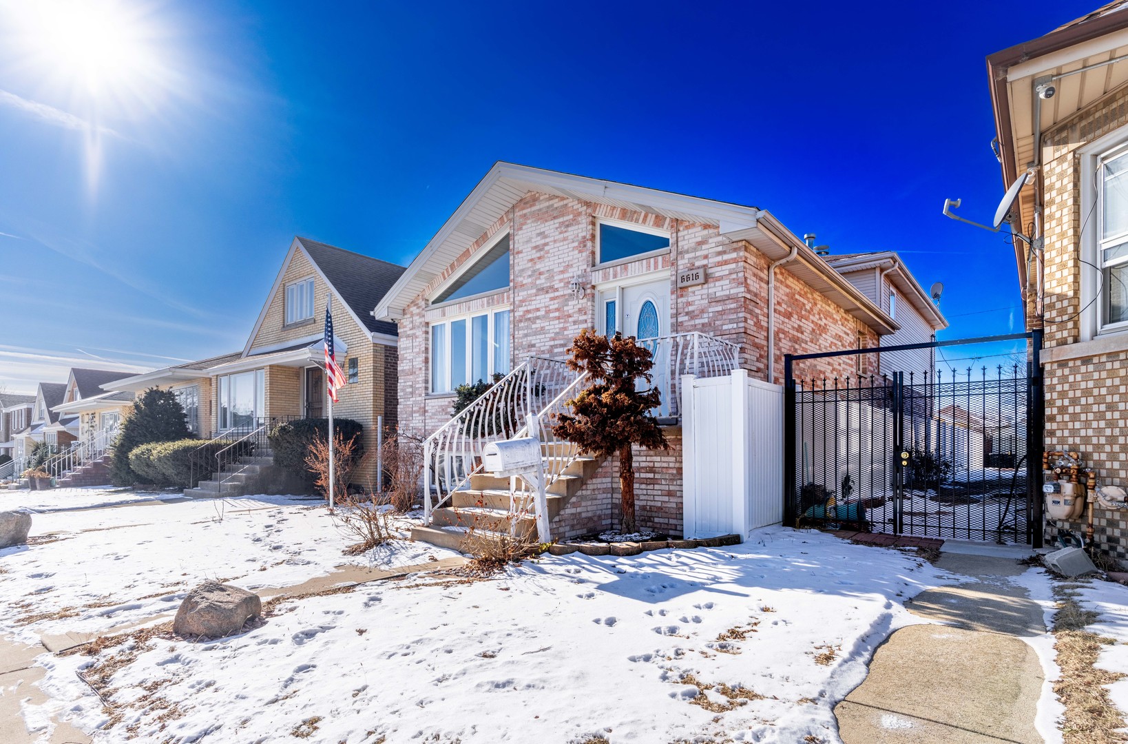 6616 S Knox Avenue