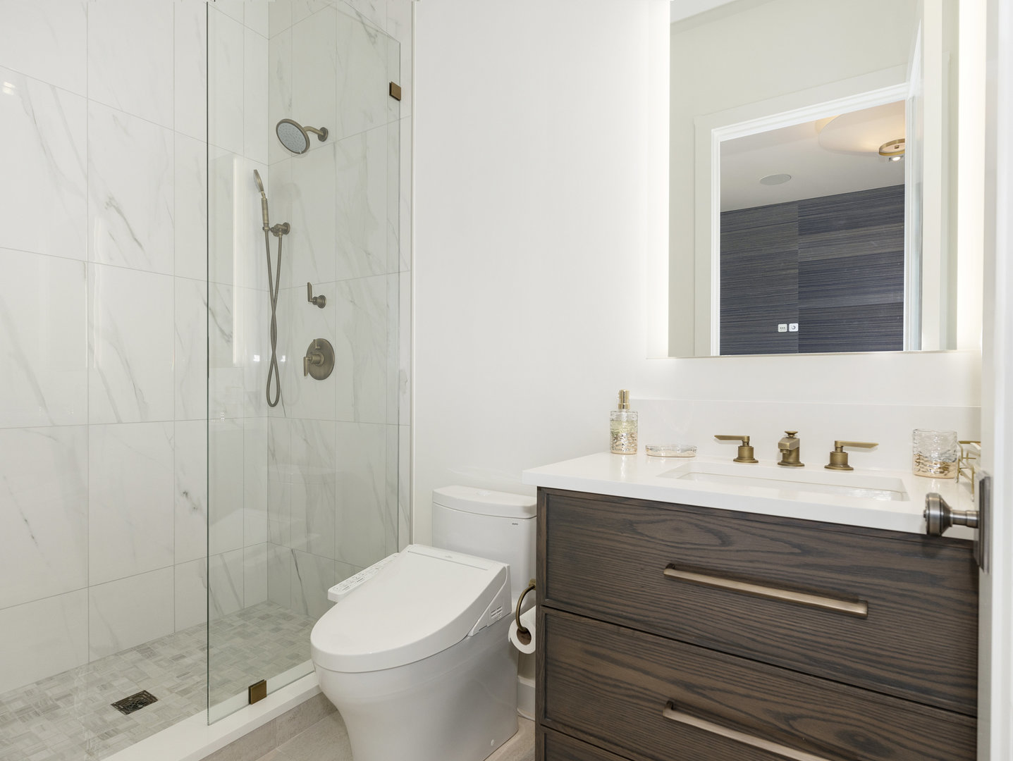 10 Illinois Street Unit: 5A