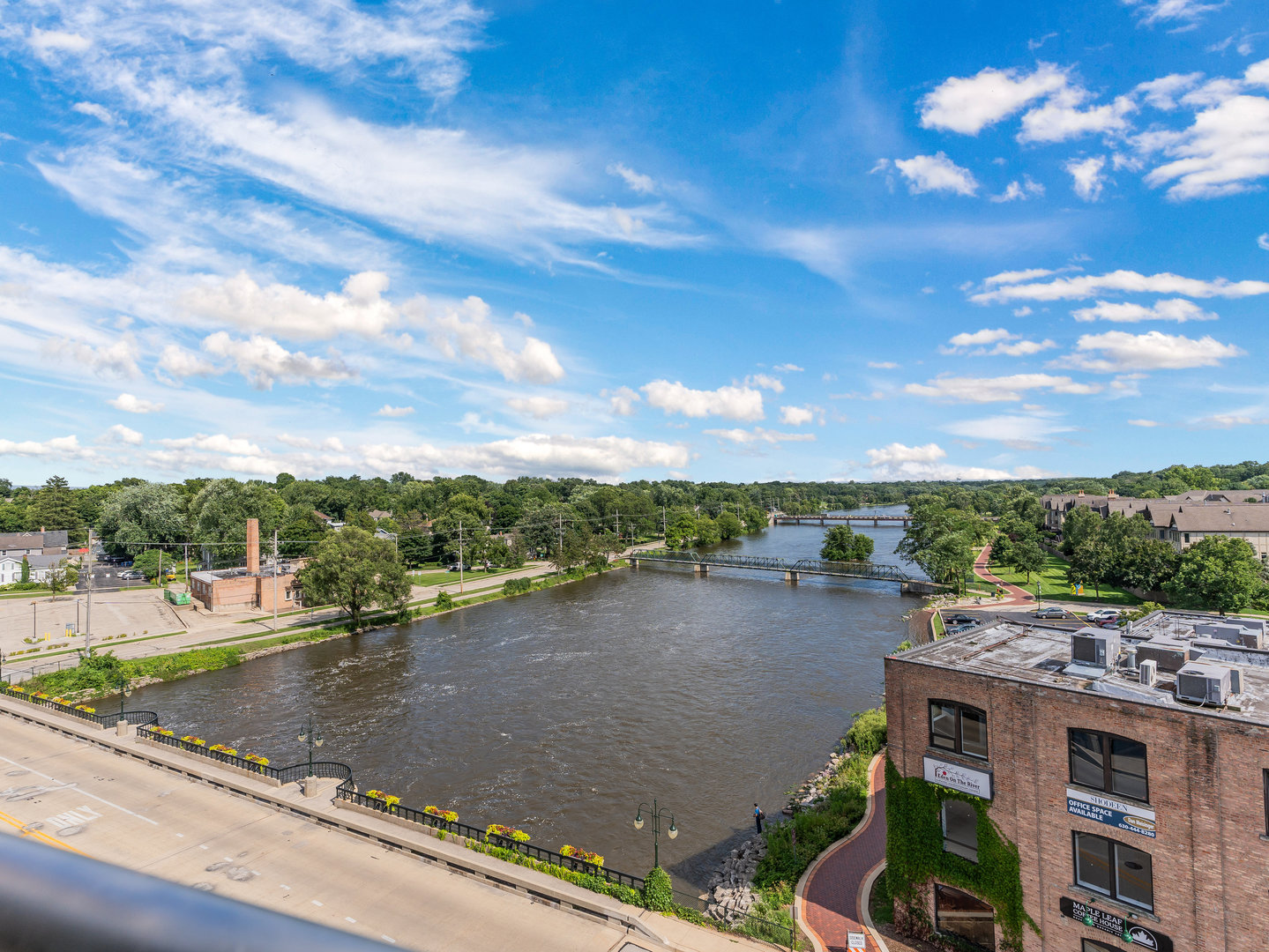 10 Illinois Street Unit: 5A