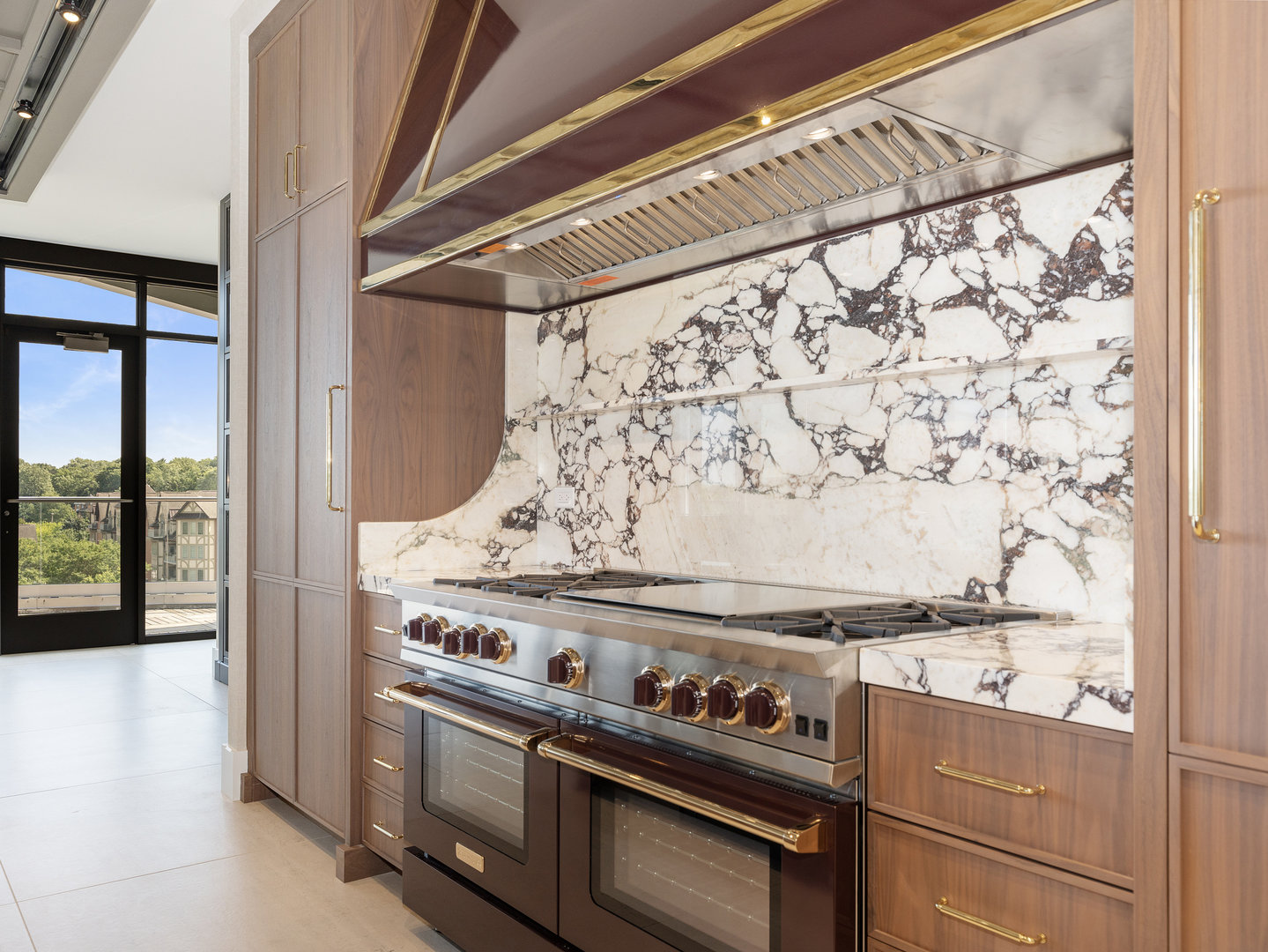 10 Illinois Street Unit: 5A