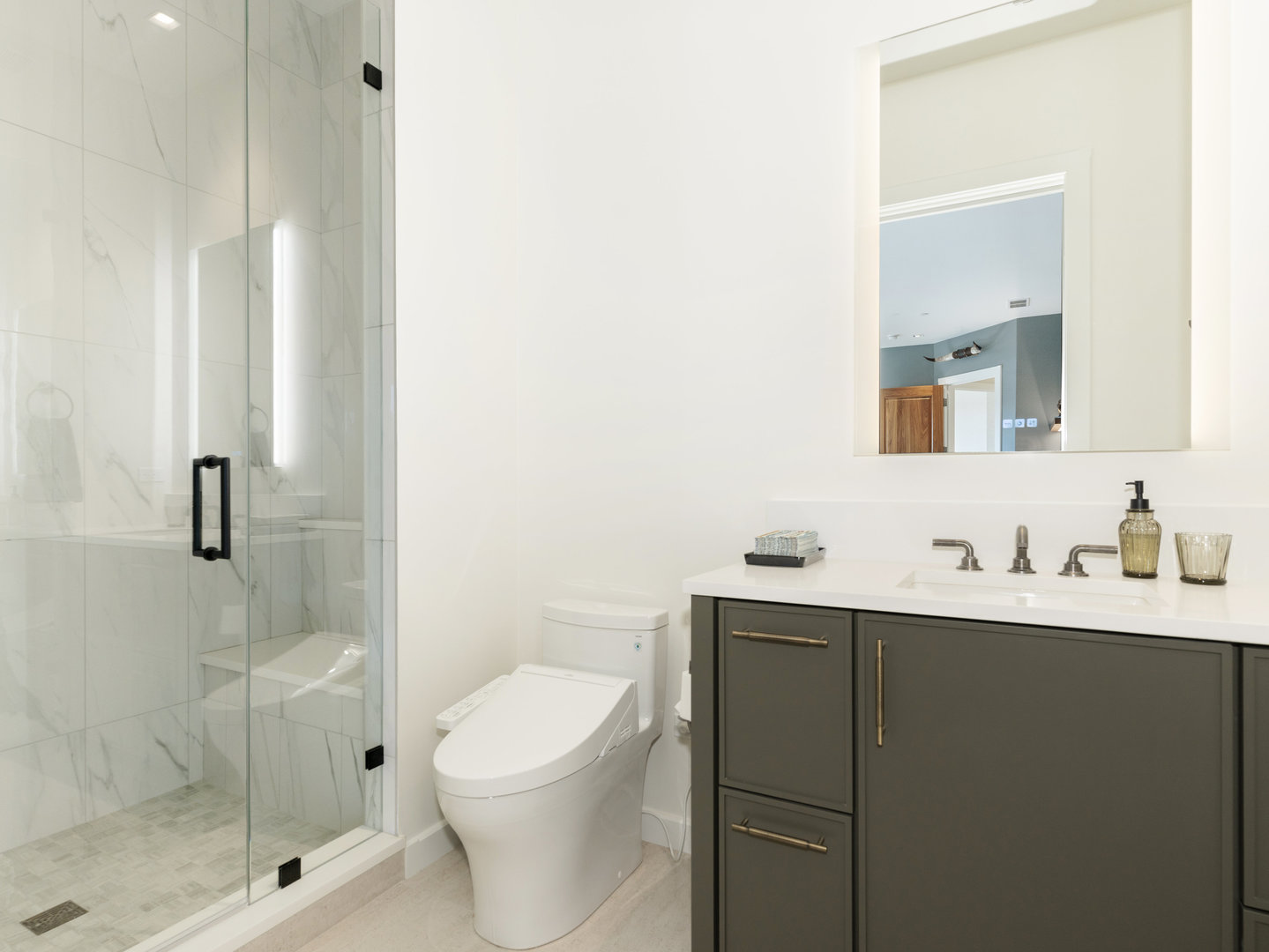 10 Illinois Street Unit: 5A