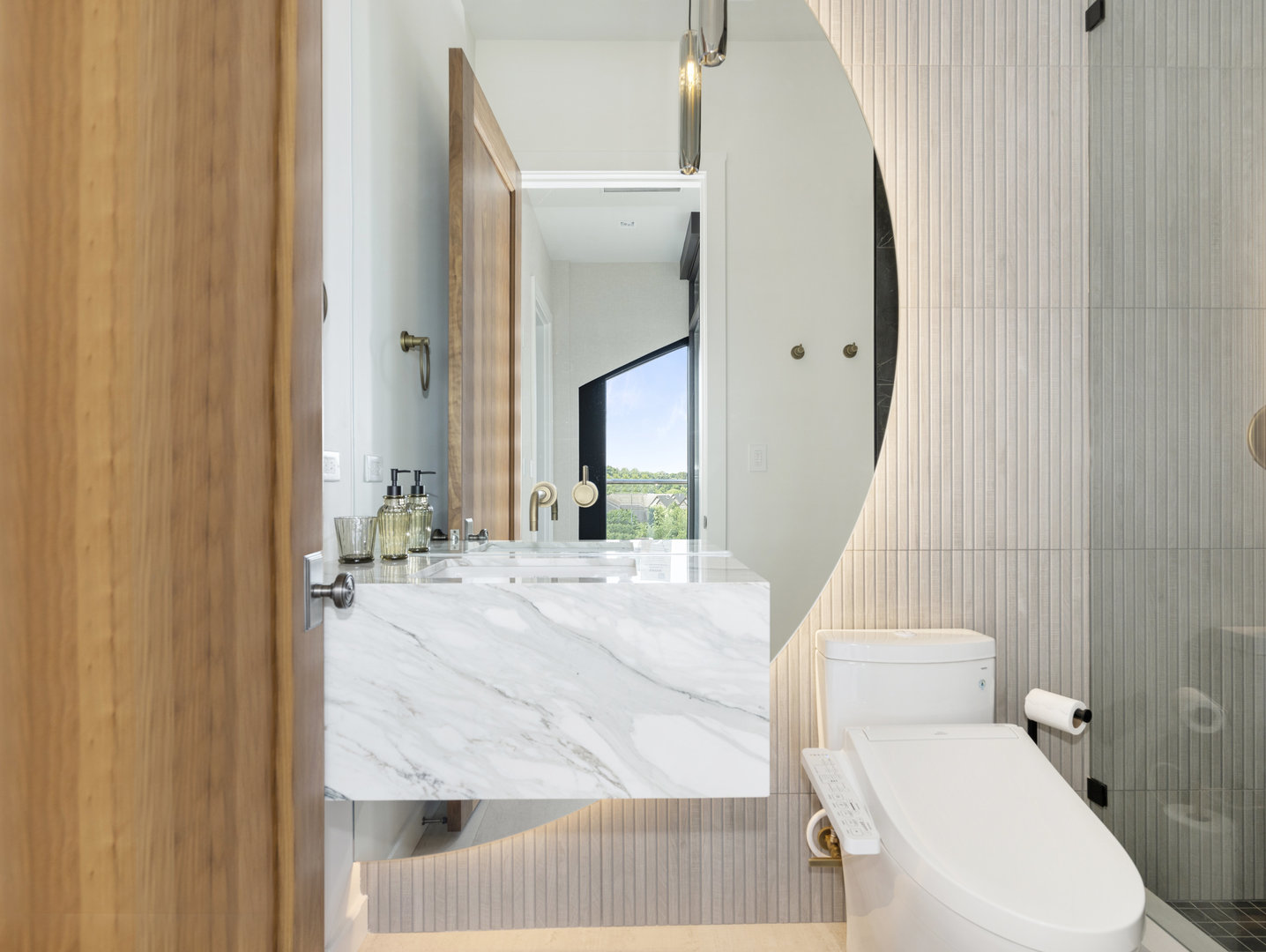 10 Illinois Street Unit: 5A