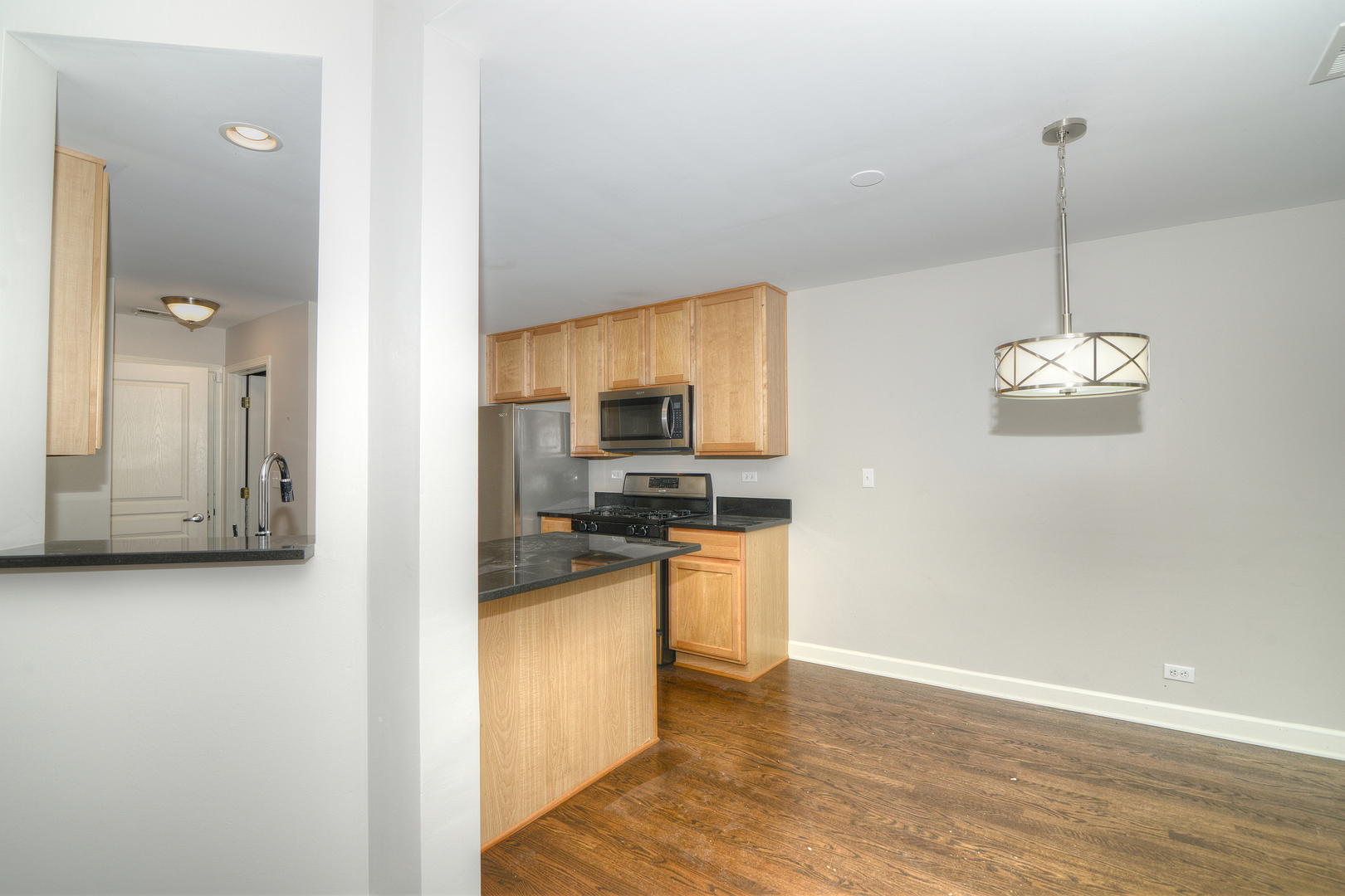 531 METROPOLITAN Street