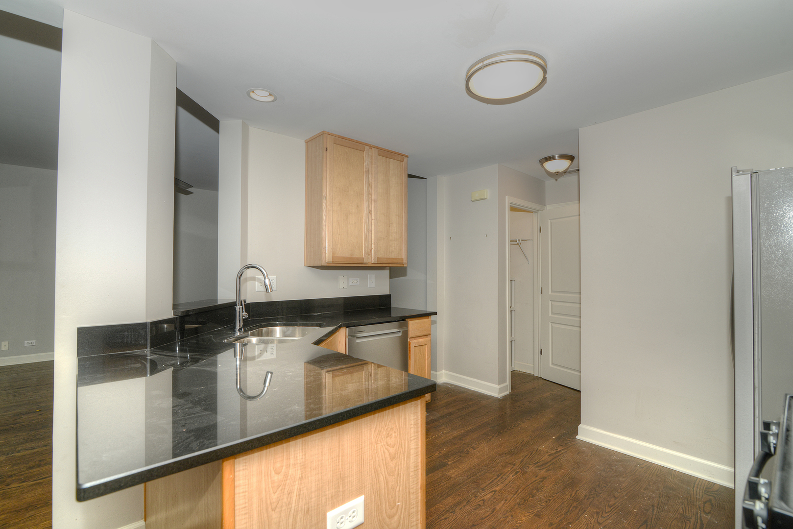 531 METROPOLITAN Street