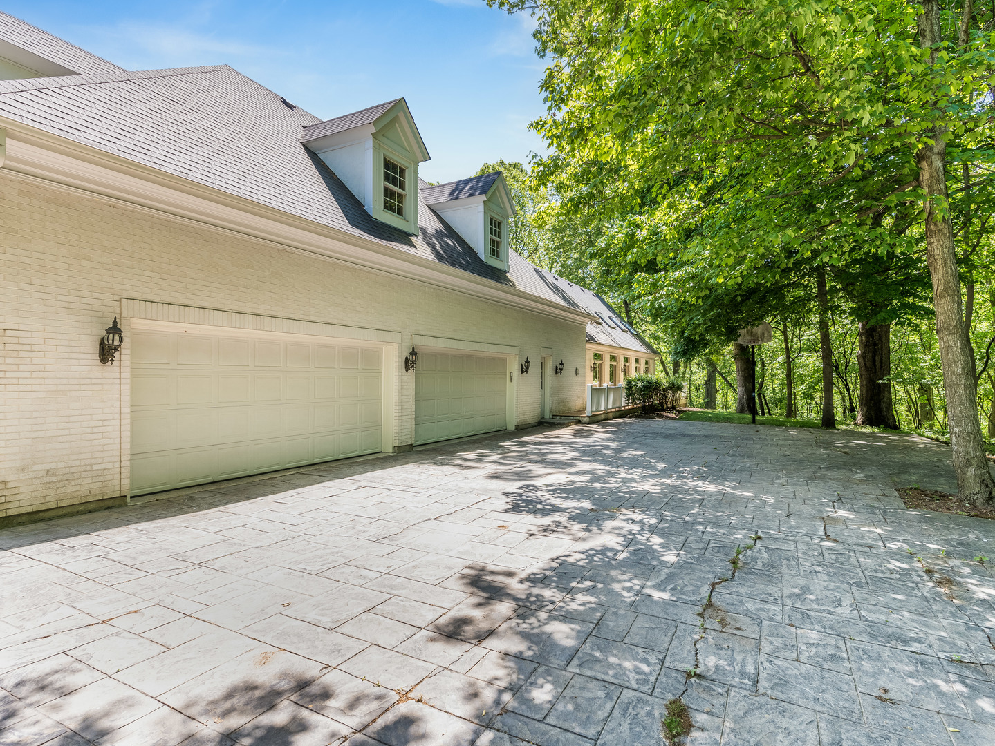 4N680 WARE WOODS Drive