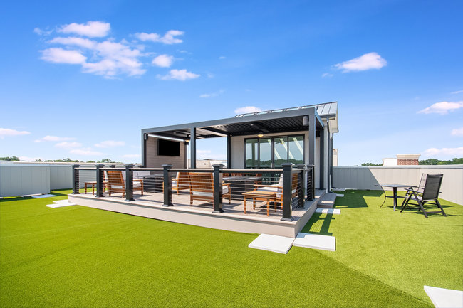 10 Illinois Street Unit: 5A