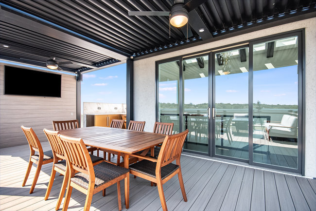 10 Illinois Street Unit: 5A