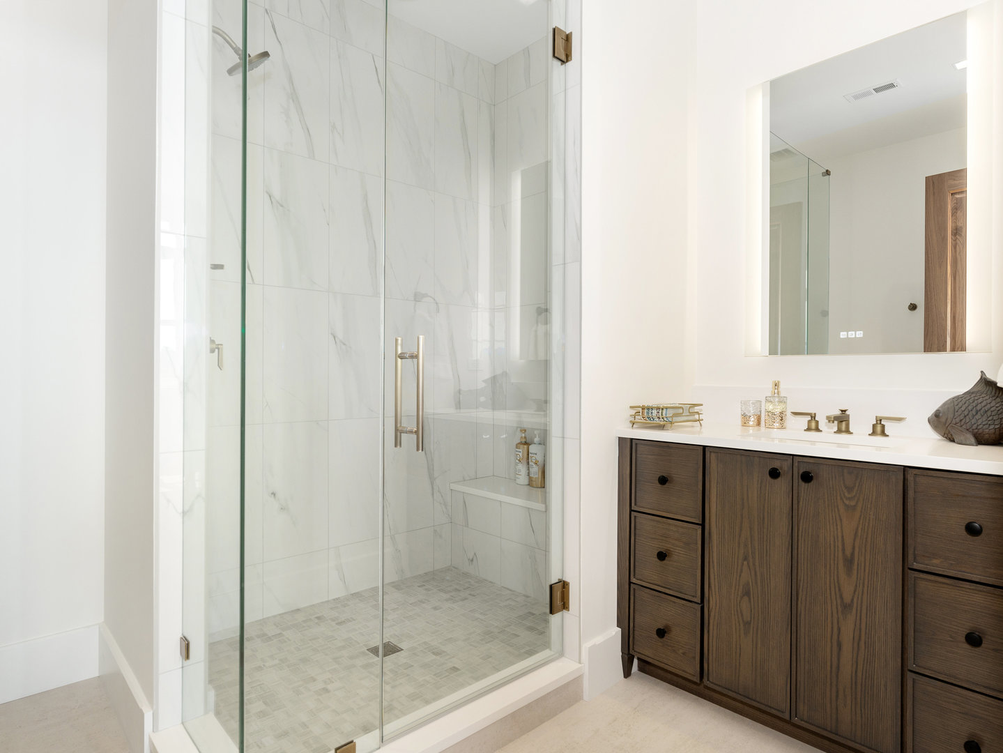 10 Illinois Street Unit: 5A