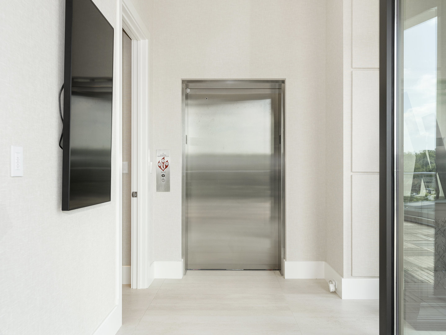 10 Illinois Street Unit: 5A