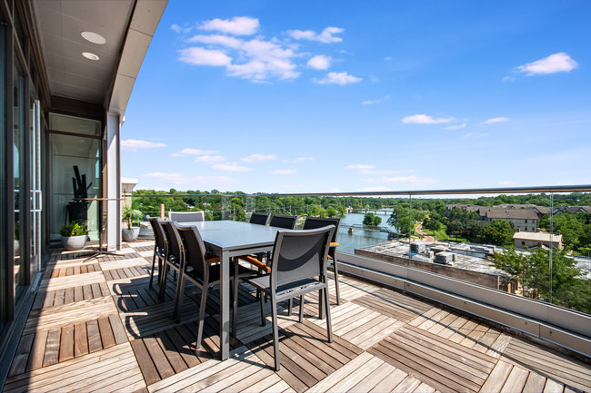 10 Illinois Street Unit: 5A