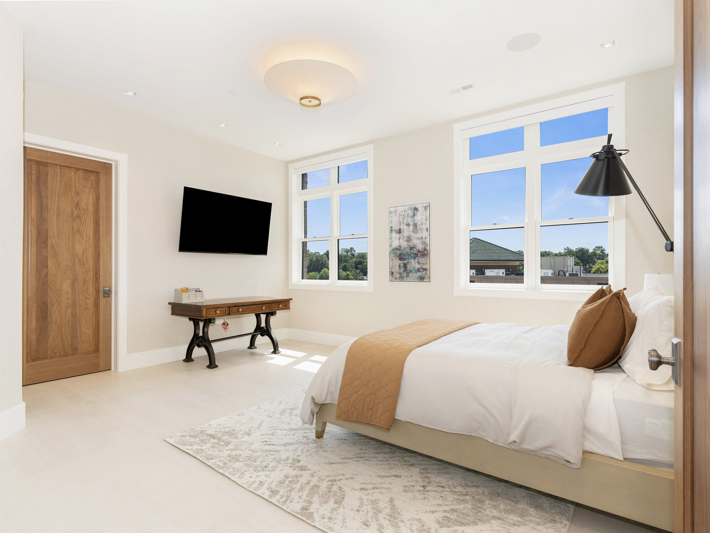 10 Illinois Street Unit: 5A