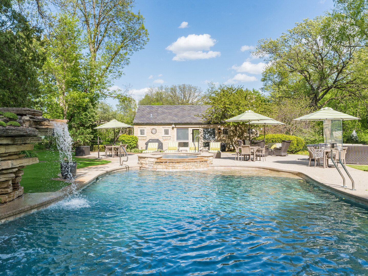 875 Country Club Road