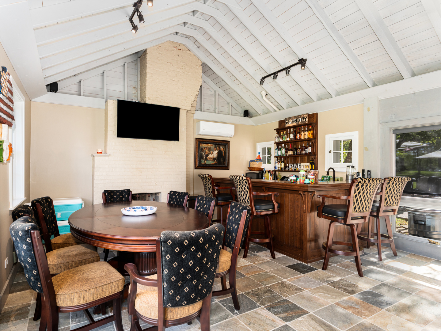 875 Country Club Road