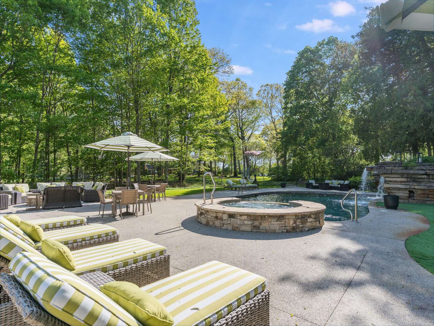 875 Country Club Road