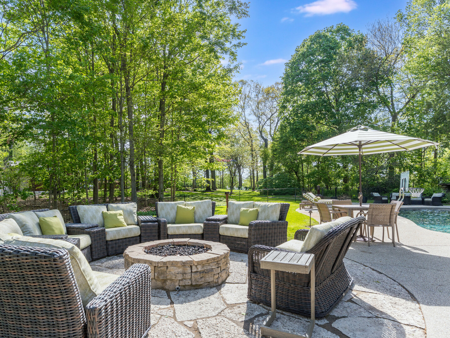875 Country Club Road