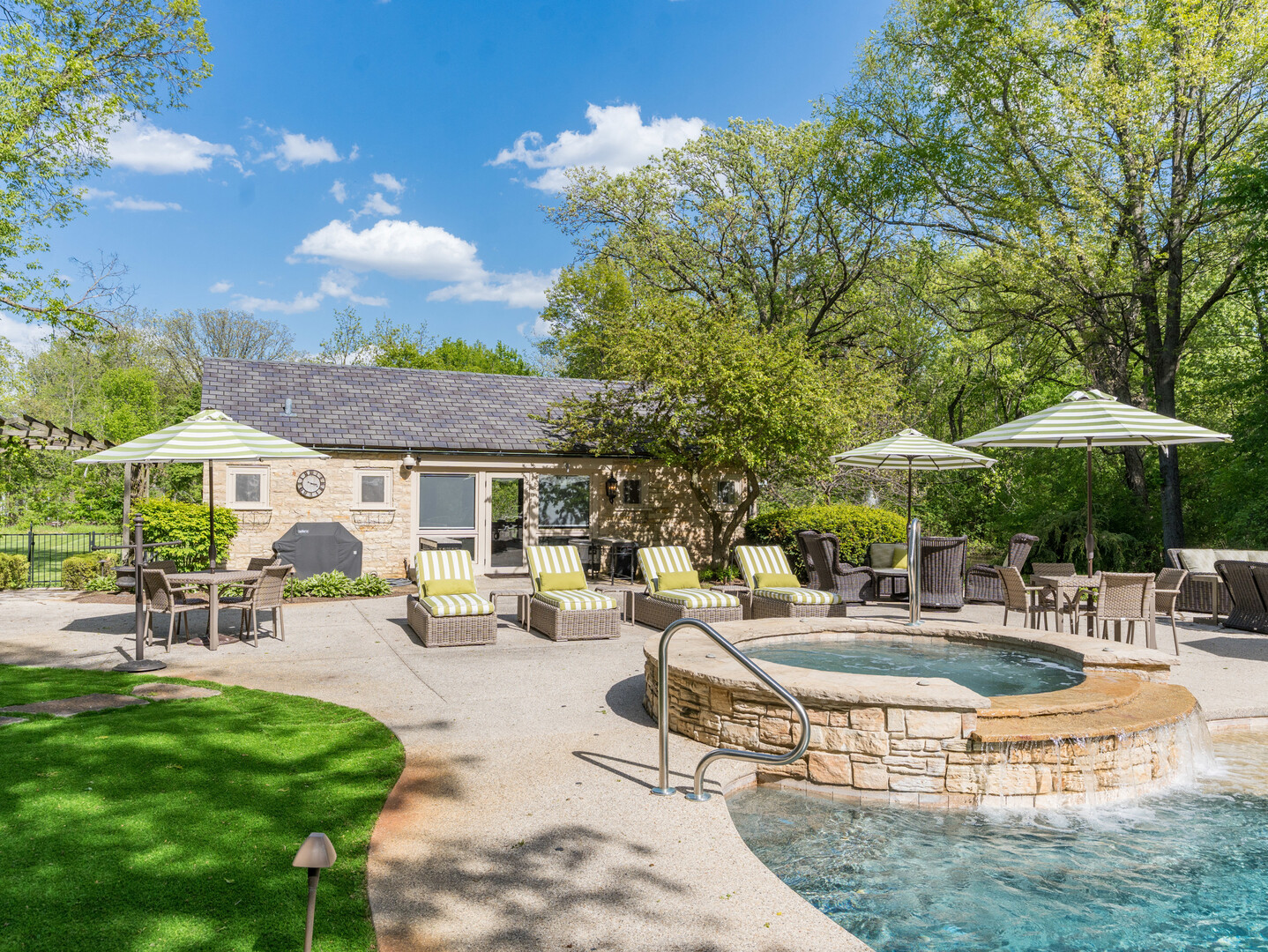 875 Country Club Road