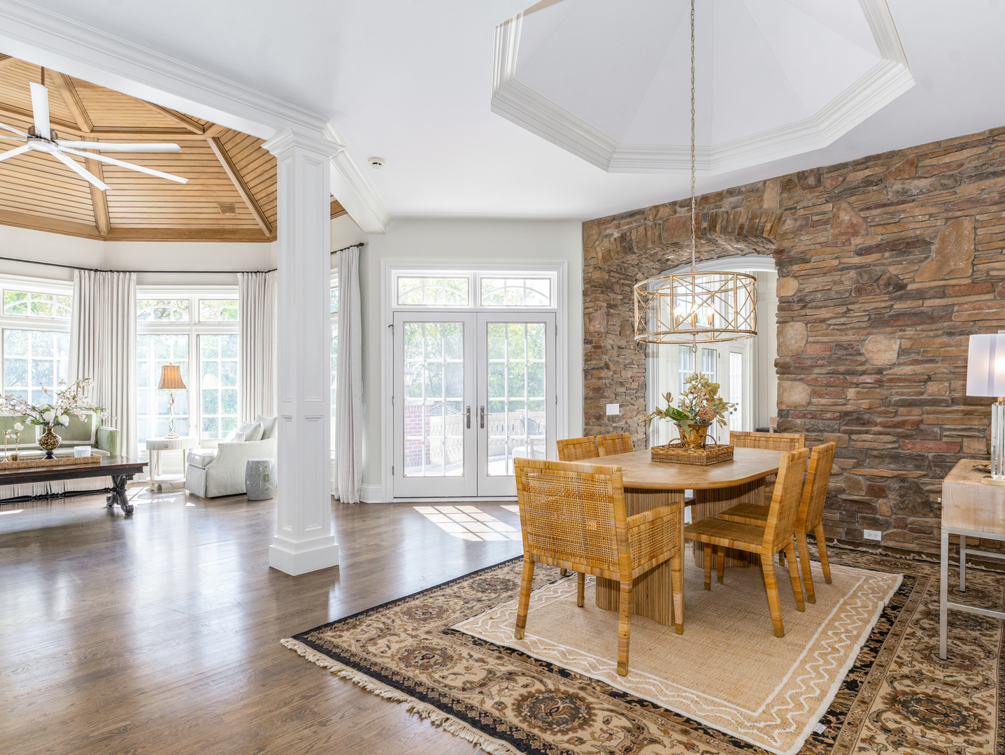 4N881 Old Farm Road