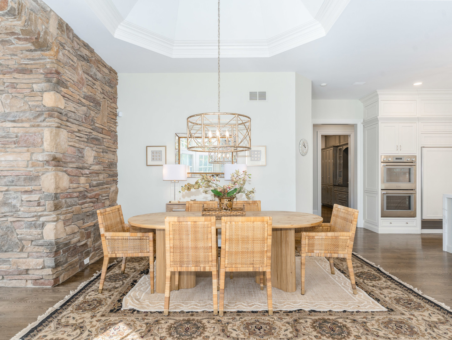 4N881 Old Farm Road