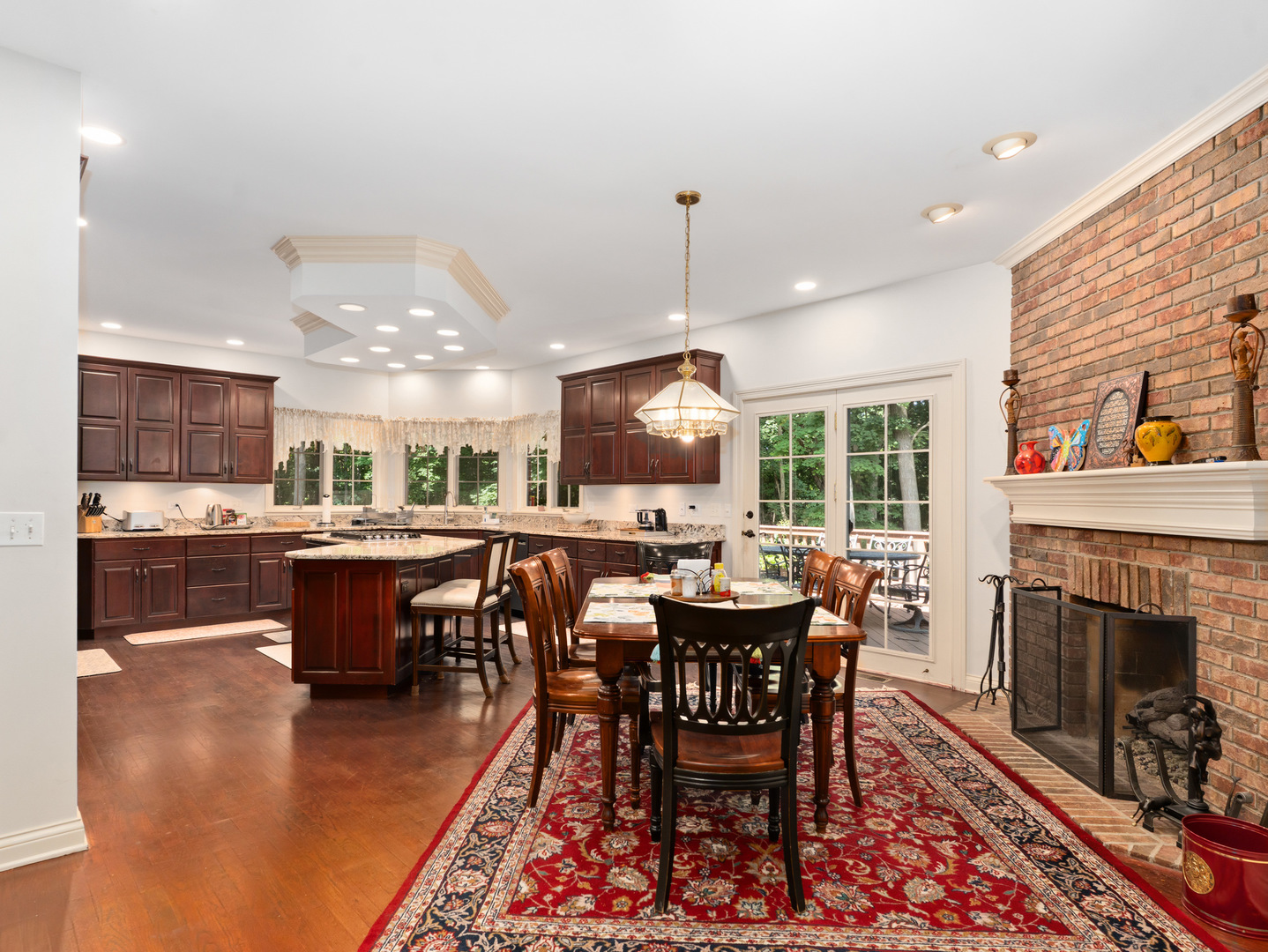 818 Fox Glen Drive