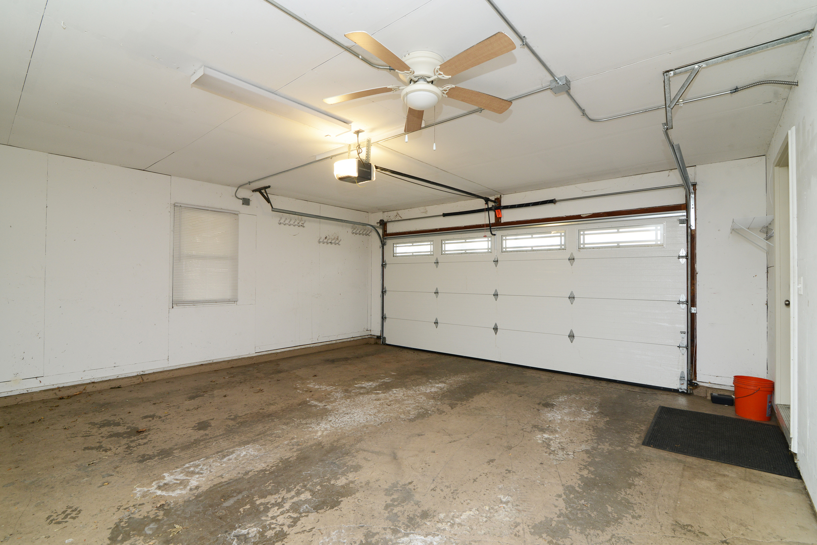 1070 CENTER Drive