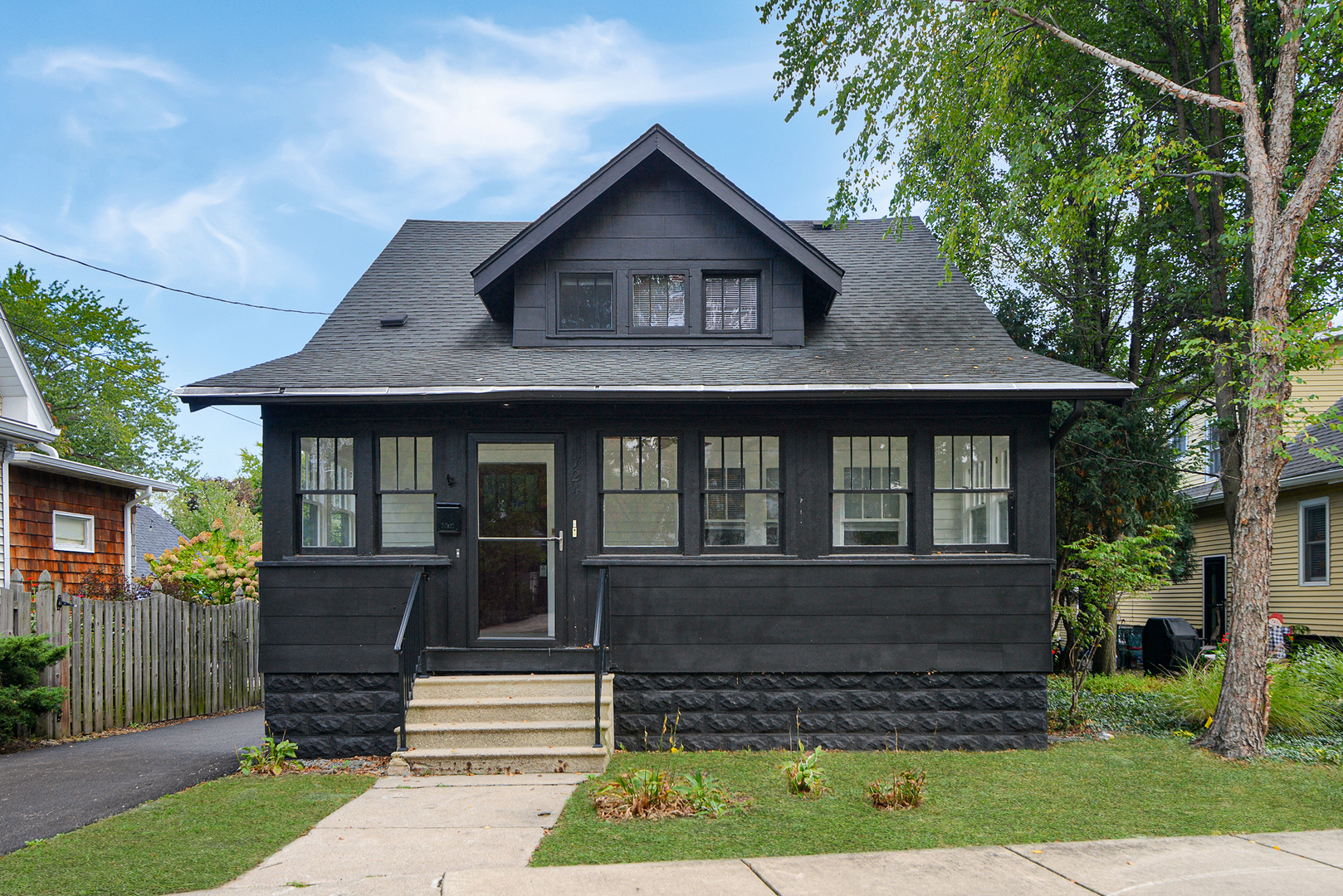 724 S 5th Street St Charles Il Us 60174 Mrd12756941