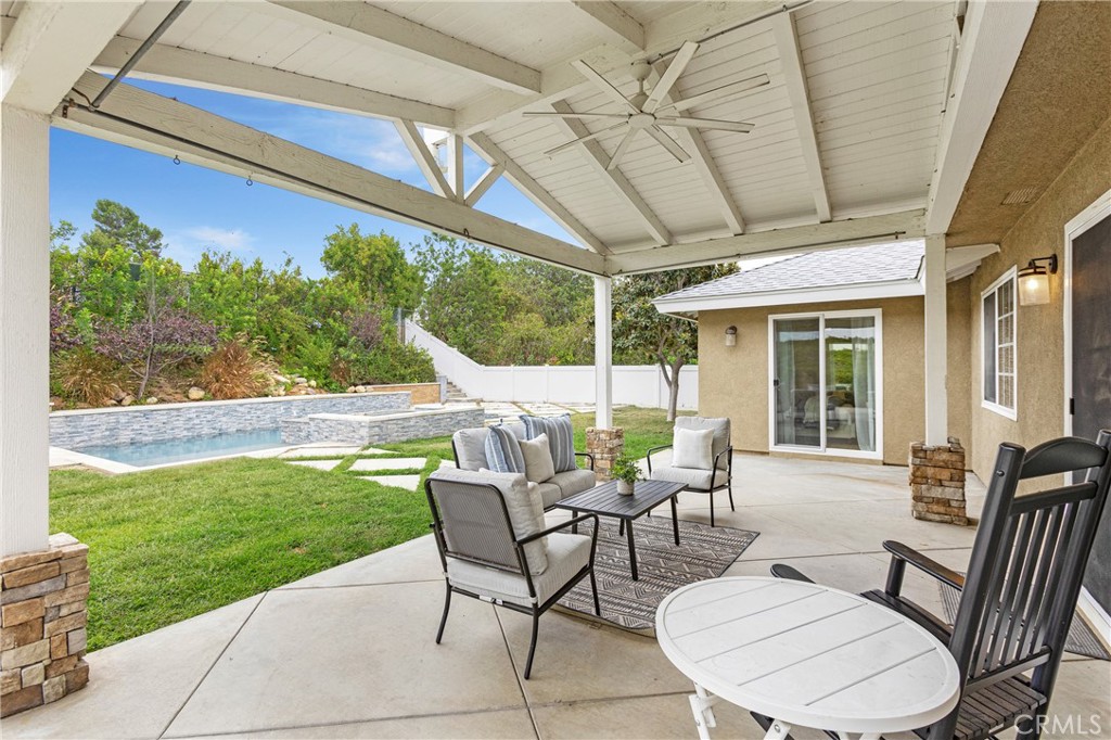 19622 Crestknoll Drive