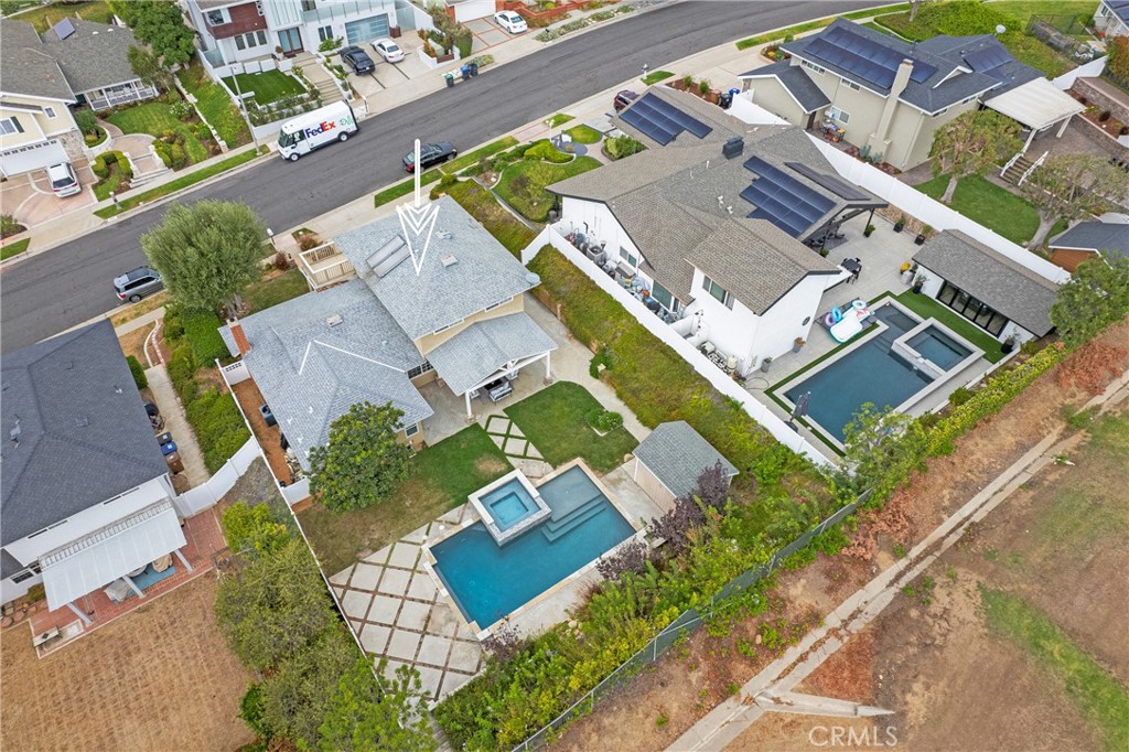 19622 Crestknoll Drive