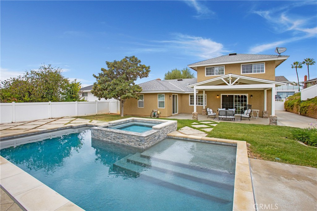 19622 Crestknoll Drive