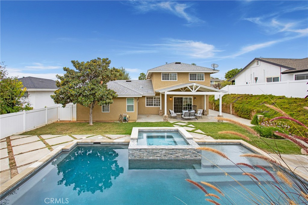 19622 Crestknoll Drive