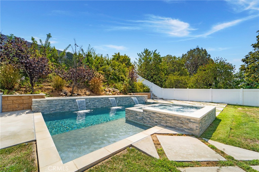 19622 Crestknoll Drive