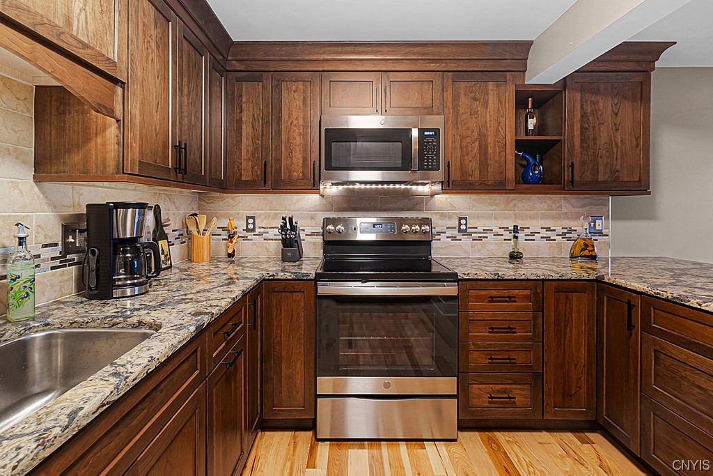 6 Sherman Oaks Drive