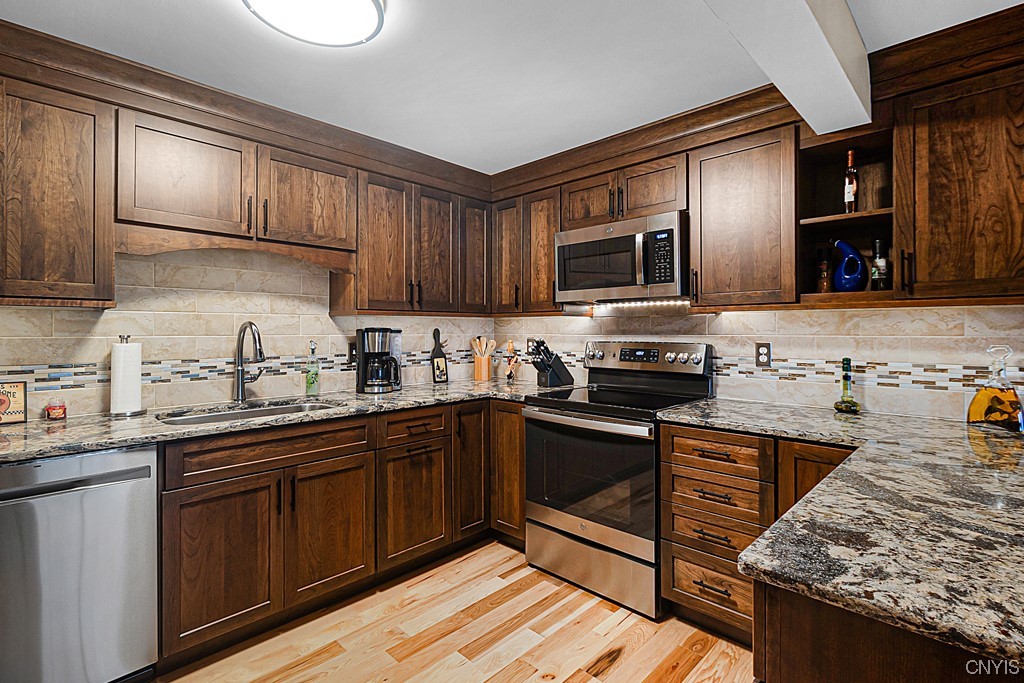 6 Sherman Oaks Drive