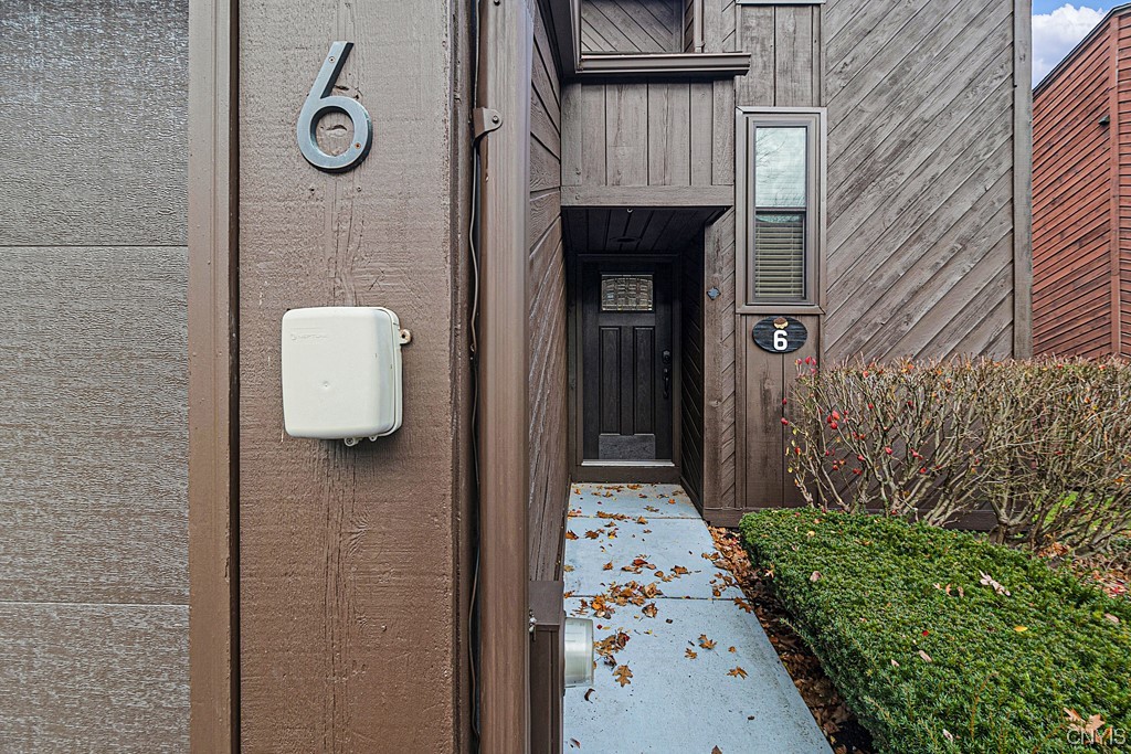 6 Sherman Oaks Drive