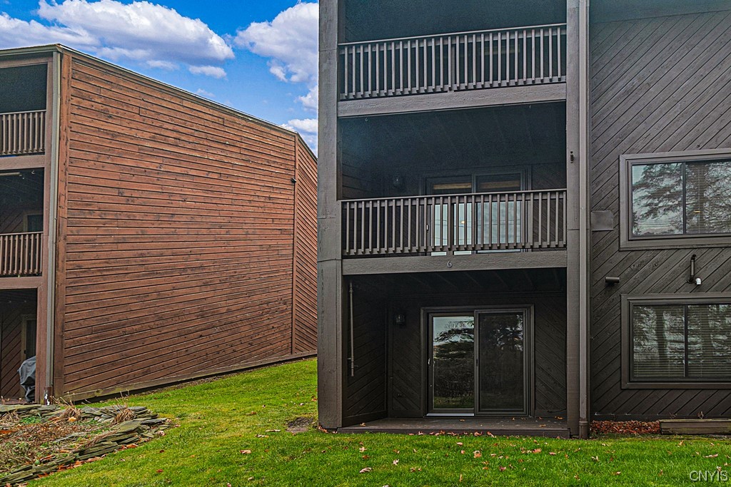 6 Sherman Oaks Drive