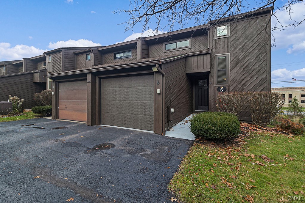 6 Sherman Oaks Drive